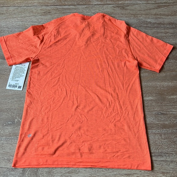 Lululemon Metal Vent Tech Short Sleeve Shirt 2.0 in Warm Coral/ Highlight Orange - Picture 13 of 13